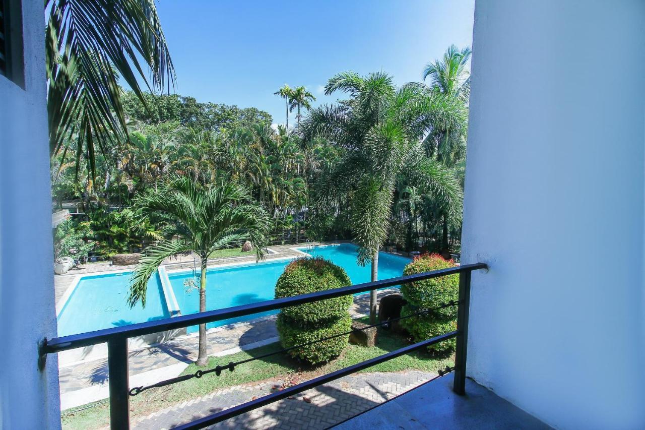 Oyo 471 Randiya Hotel Moratuwa Exterior foto