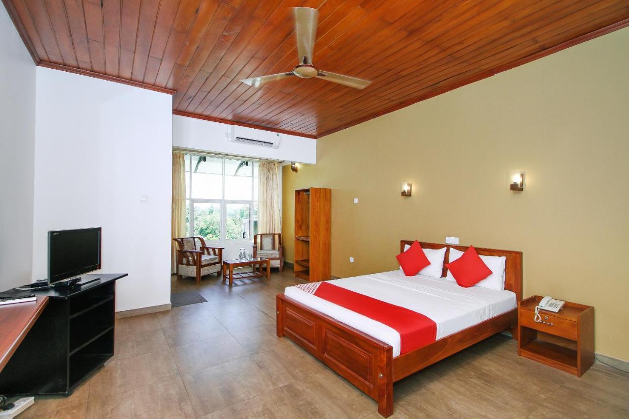 Oyo 471 Randiya Hotel Moratuwa Exterior foto